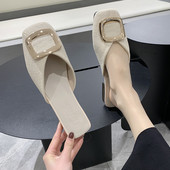 Sieviešu ikdienas čības ar metāla apdari un plakanu zoli