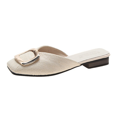 Sieviešu ikdienas čības ar metāla apdari un plakanu zoli