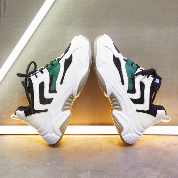 Sporta un ikdienas kedas ar raupju zoli