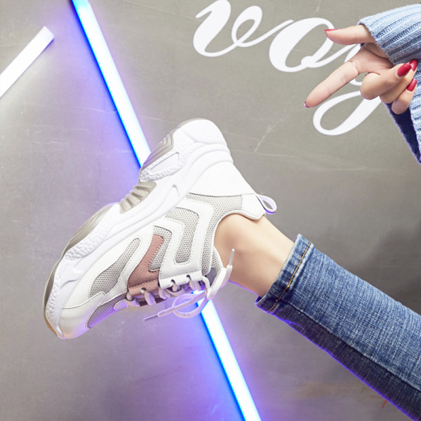 Sporta un ikdienas kedas ar raupju zoli