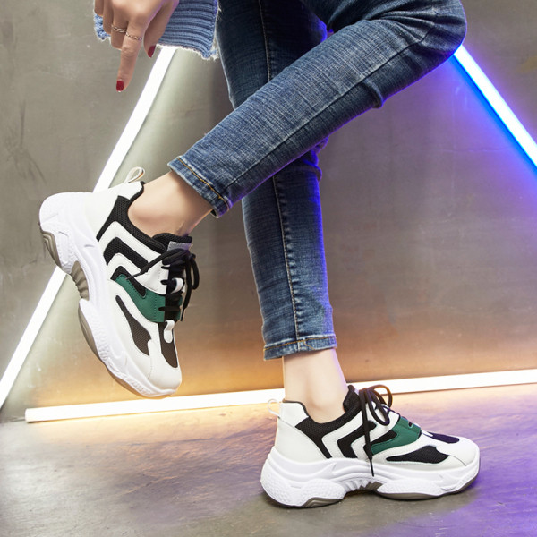 Sporta un ikdienas kedas ar raupju zoli