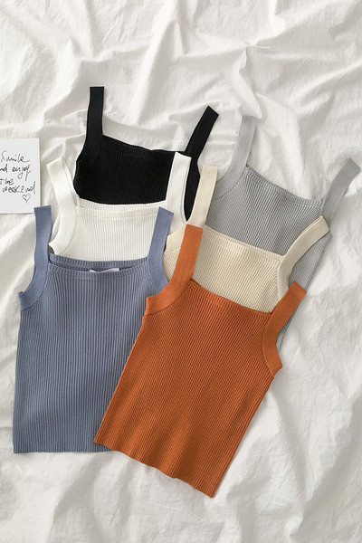 Mūsdienīgs sieviešu tops ar kvadrātveida kakla izgriezumu un platām lencēm