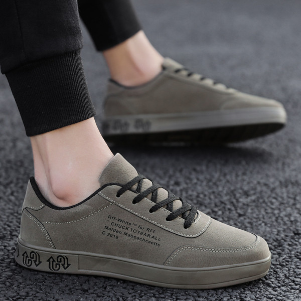 Vyriški laisvalaikio sportbačiai iš ekologiškos zomšos ir plokščio pado