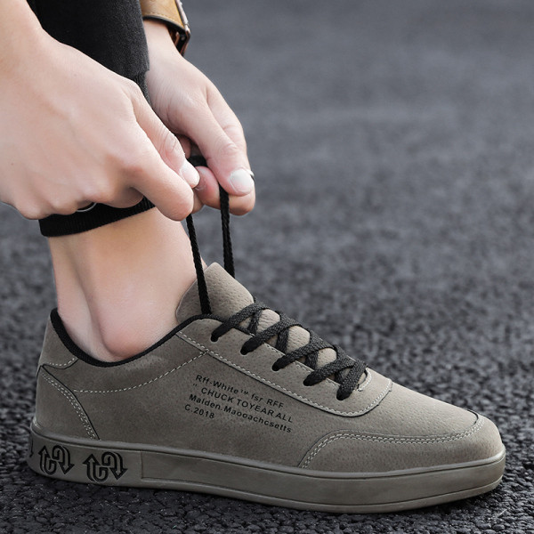 Vyriški laisvalaikio sportbačiai iš ekologiškos zomšos ir plokščio pado