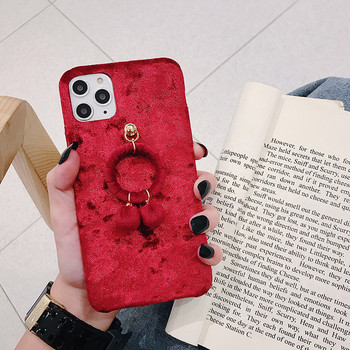 Плюшен калъф с висулка в червен цвят за iPhone 11 Pro Max
