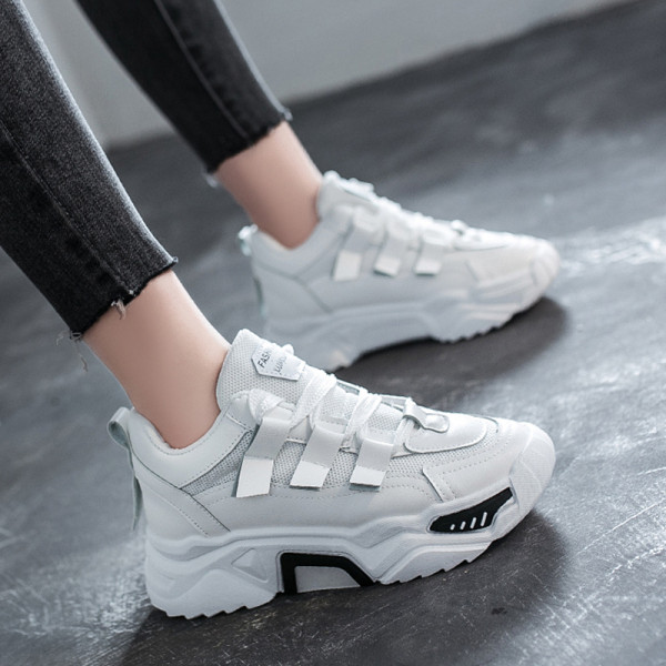 Nauji moteriški sportbačiai aukštais padais ir spalvingais raišteliais