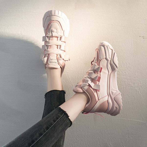 Nauji moteriški sportbačiai aukštais padais ir spalvingais raišteliais