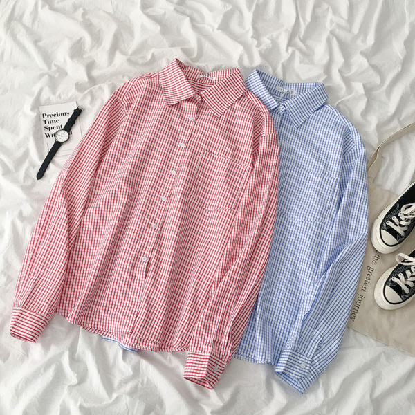 Moderns sieviešu krekls ar klasisku apkakli un kabatu