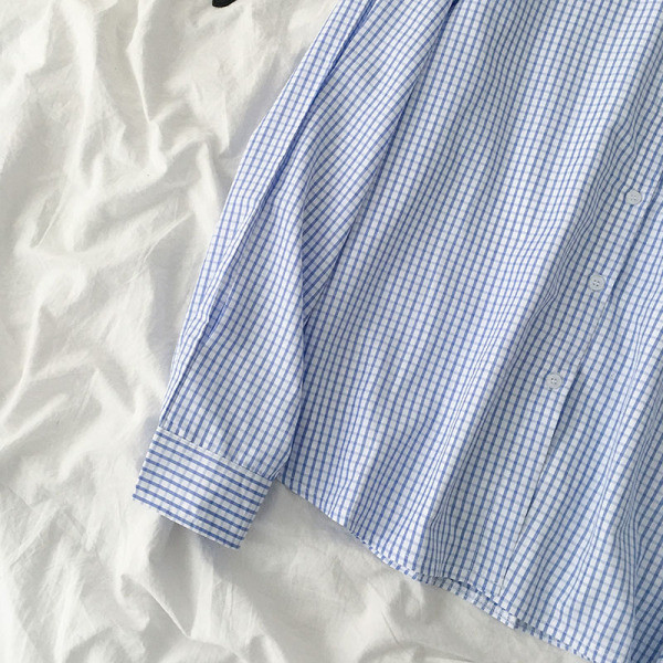 Moderns sieviešu krekls ar klasisku apkakli un kabatu