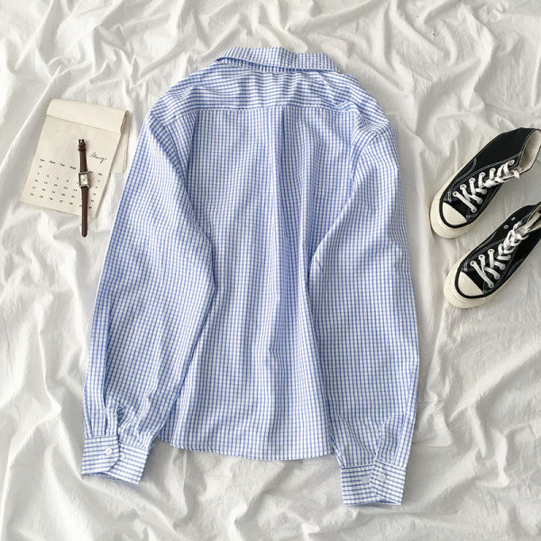 Moderns sieviešu krekls ar klasisku apkakli un kabatu