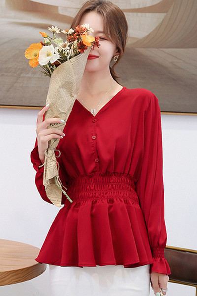 Sieviešu ikdienas blūze ar špica kakla izgriezumu un pogām