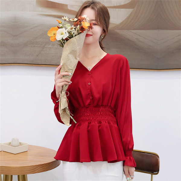 Sieviešu ikdienas blūze ar špica kakla izgriezumu un pogām