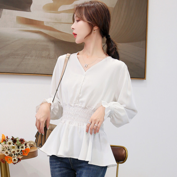 Sieviešu ikdienas blūze ar špica kakla izgriezumu un pogām