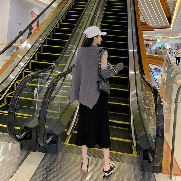 Moodne naiste asümmeetriline väljalõigete ja paeltega pluus