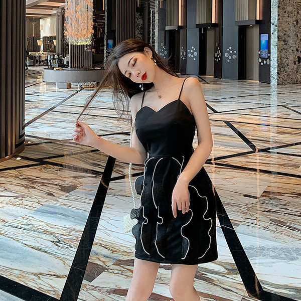 Модерна дамска  рокля с тънки презрамки в черен цвят