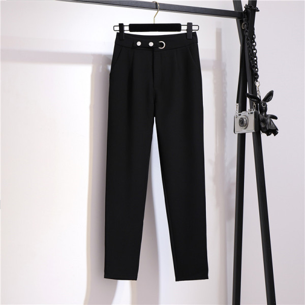 Klasiskas melnas bikses ar augstu vidukli un metāla elementiem