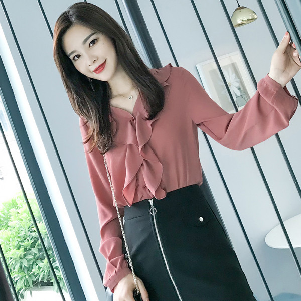 Įprasti moteriški marškiniai su rausva ir balta iškirpte