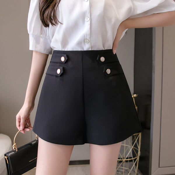 Model nou de pantaloni scurti de dama cu nasturi