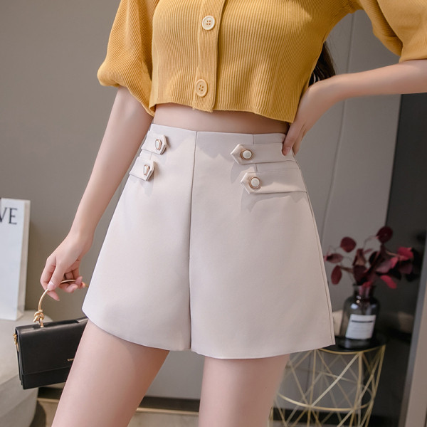 Model nou de pantaloni scurti de dama cu nasturi