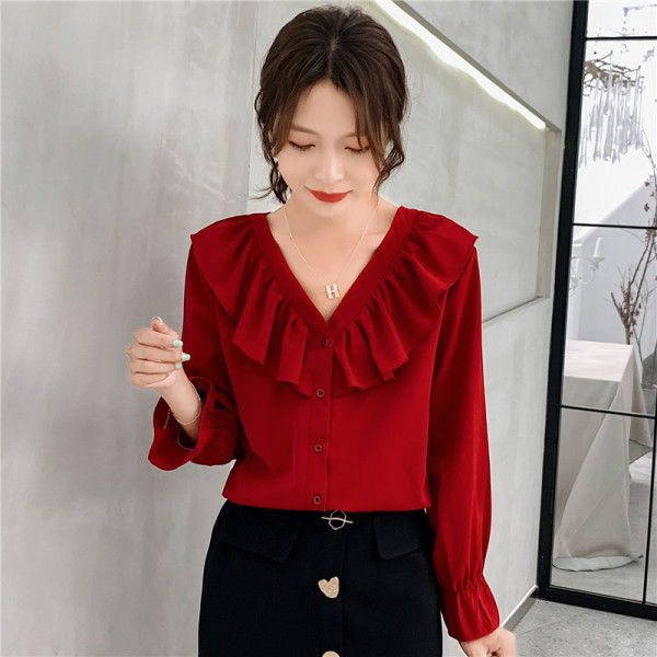 Dabartiniai moteriški trijų spalvų marškiniai su V formos iškirpte