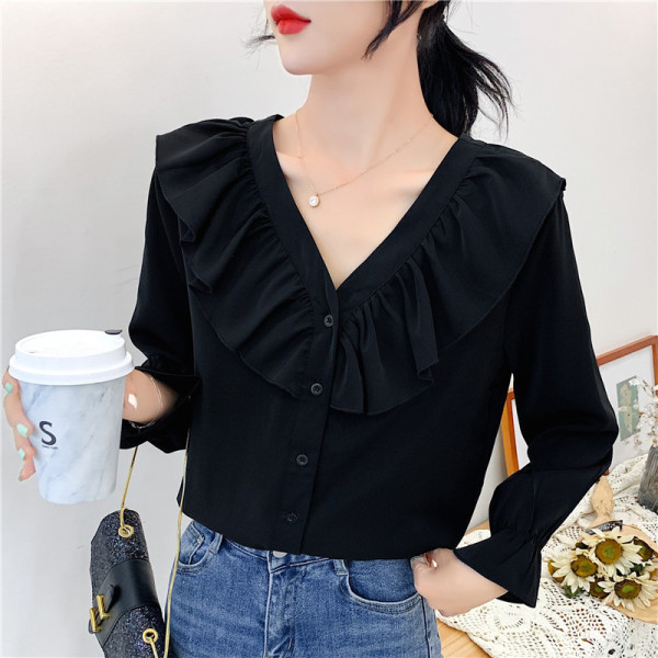 Dabartiniai moteriški trijų spalvų marškiniai su V formos iškirpte