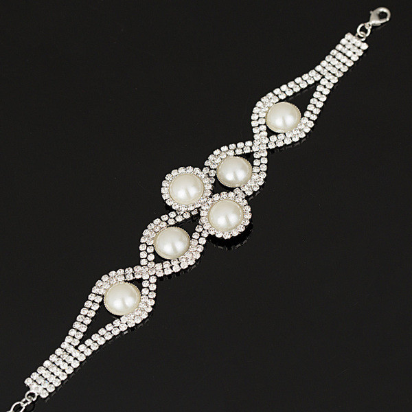 Moodne naiste käevõru pärlite ja kividega