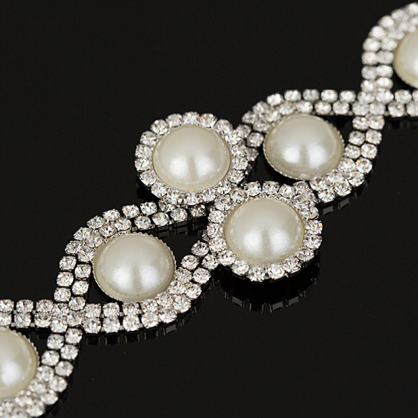 Moodne naiste käevõru pärlite ja kividega