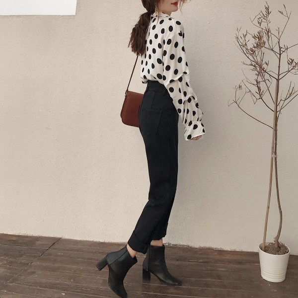 Alkalmi női hosszú farmernadrág zsebbel és magas derékkal