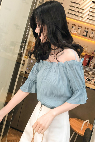 Bluză de damă modernă în albastru și alb cu mâneci 3/4