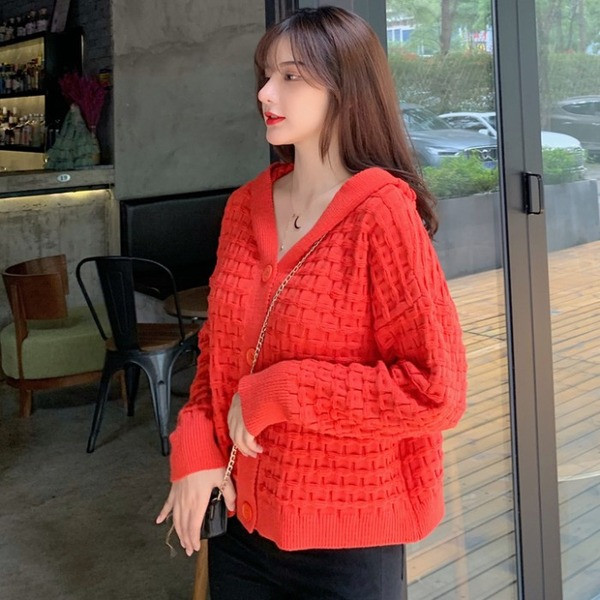 Ikdienas sieviešu jaka ar kapuci un pogām