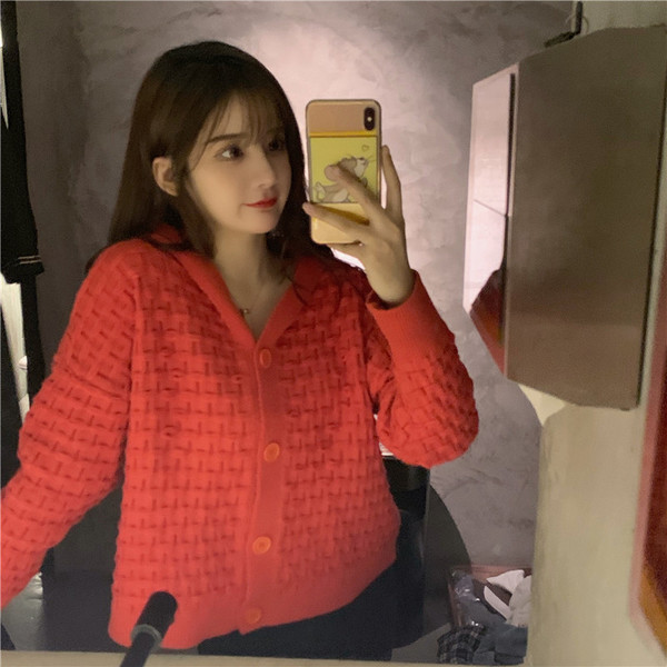 Ikdienas sieviešu jaka ar kapuci un pogām