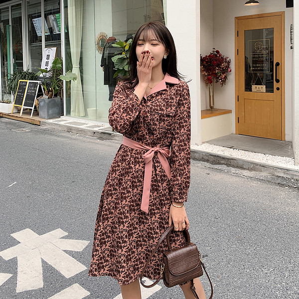 Moderna sieviešu šifona kleita ar lenti un garām piedurknēm