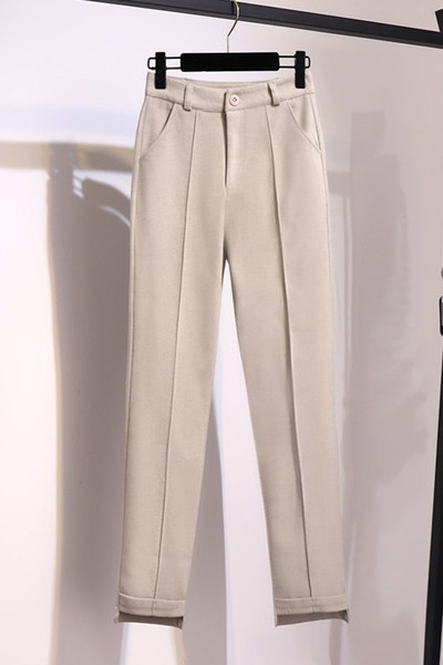 Stilīgs sieviešu bikšu modelis ar augstu vidukli un kabatām