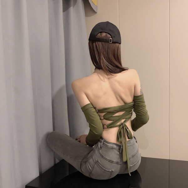 Šiuolaikinė moteriška palaidinė nuleistomis rankovėmis ir kaklaraiščiais