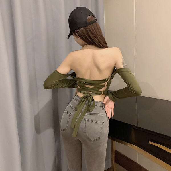 Šiuolaikinė moteriška palaidinė nuleistomis rankovėmis ir kaklaraiščiais