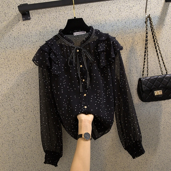 Modern női ing alacsony gallérral, nyakkendővel és hosszú szívecskékkel