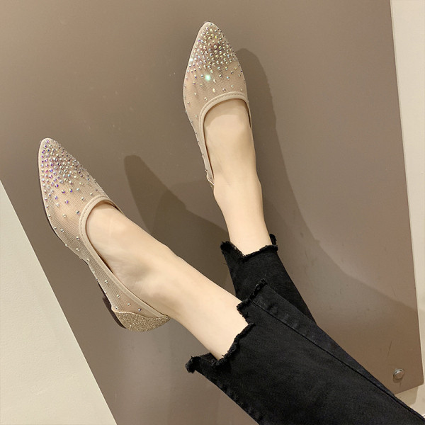 Pantofi moderni de dama cu talpa plata si un element din pietre