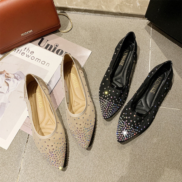 Pantofi moderni de dama cu talpa plata si un element din pietre