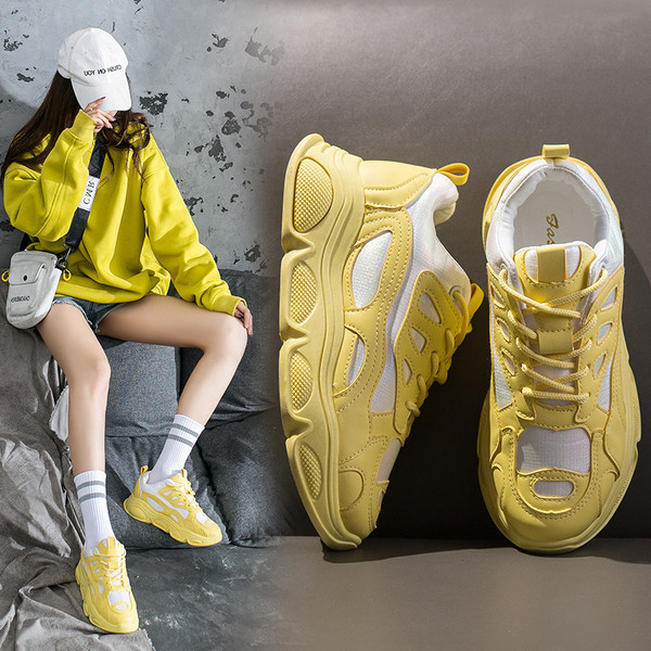 Sieviešu pavasara kedas ar plakanām un augstām zolēm