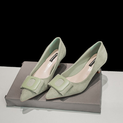 Stílusos női cipő vékony alacsony sarkú - eco velúrból