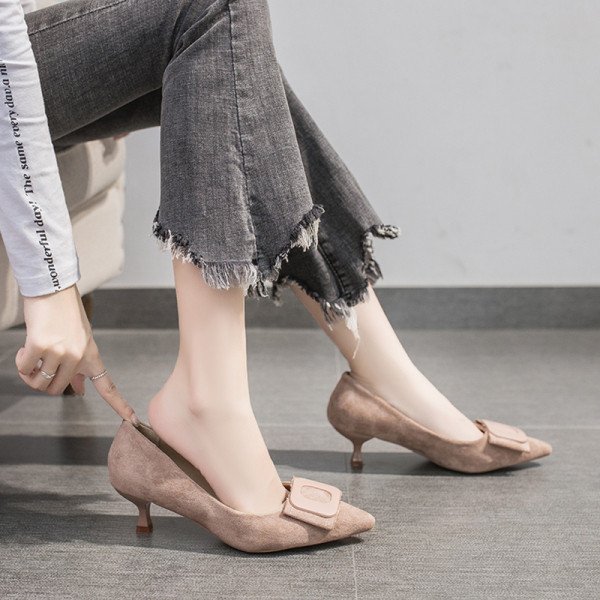 Stílusos női cipő vékony alacsony sarkú - eco velúrból