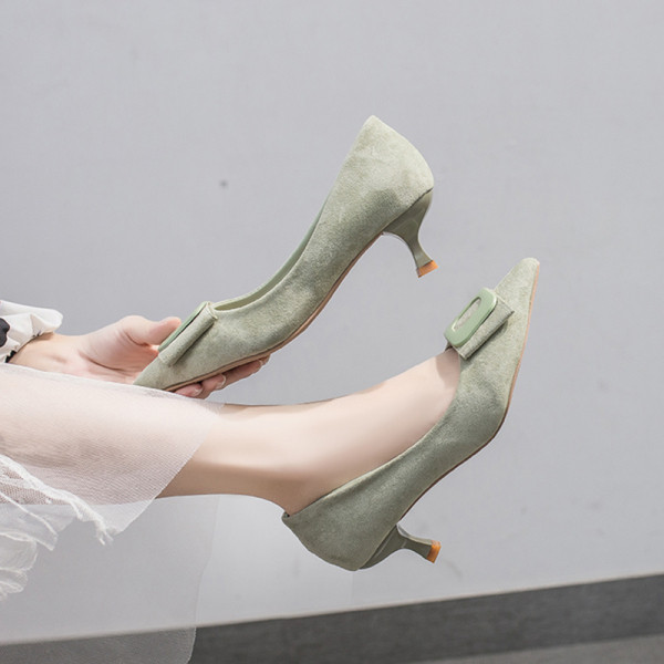 Stílusos női cipő vékony alacsony sarkú - eco velúrból