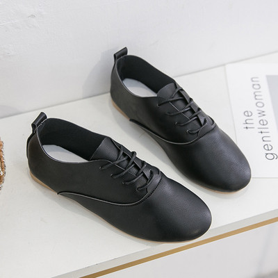 Ikdienas sieviešu ādas apavi ar šņorēm un plakanu zoli