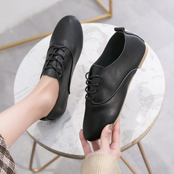 Ikdienas sieviešu ādas apavi ar šņorēm un plakanu zoli