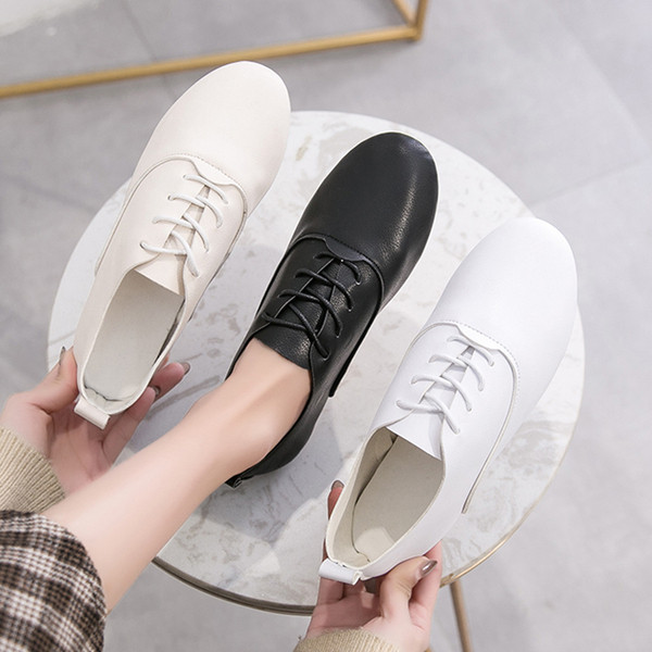 Ikdienas sieviešu ādas apavi ar šņorēm un plakanu zoli