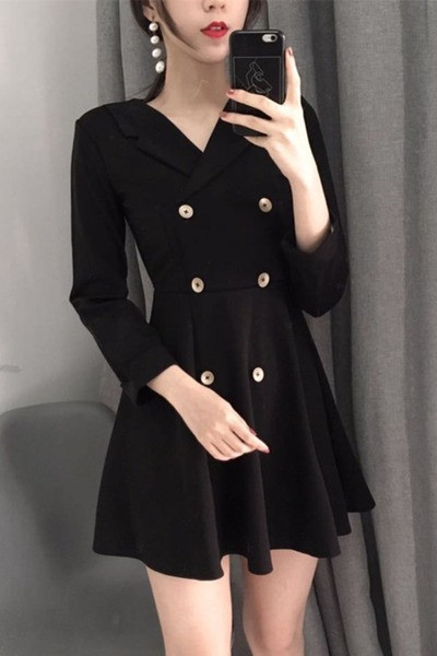 Testreszabott női tavaszi ruha gombokkal és spitz nyakkivágással