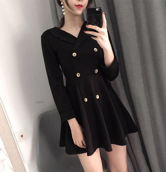 Testreszabott női tavaszi ruha gombokkal és spitz nyakkivágással