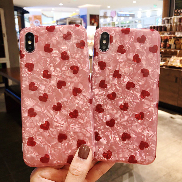 IPhone XS maciņš ar spīdīgu efektu un sarkanām sirsniņām