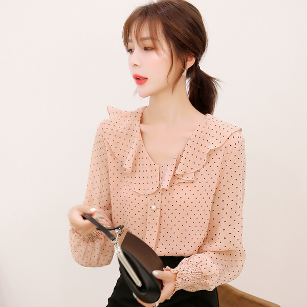 Sieviešu moderns krekls ar punktiem divās krāsās ar ovālu kakla izgriezumu