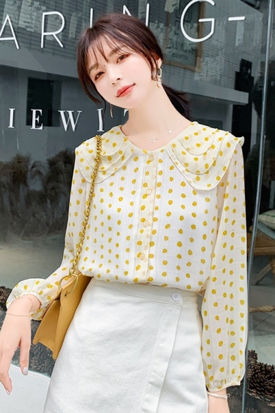 Paprasti moteriški balti marškiniai su ovalia iškirpte